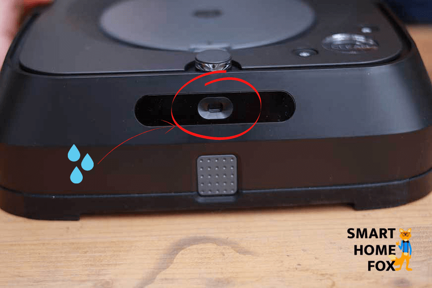 Форсунку для распыления воды iRobot Braava jet m6 можно увидеть на снимке крупным планом